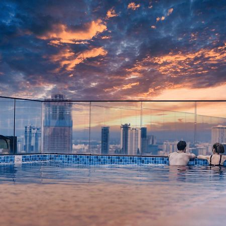 Luxcity Hotel & Apartment Phnom Penh Esterno foto