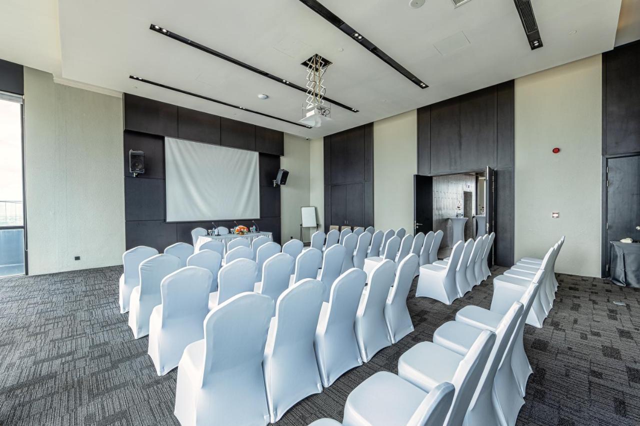 Luxcity Hotel & Apartment Phnom Penh Esterno foto