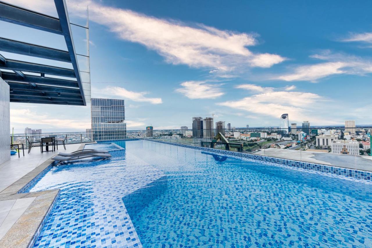 Luxcity Hotel & Apartment Phnom Penh Esterno foto