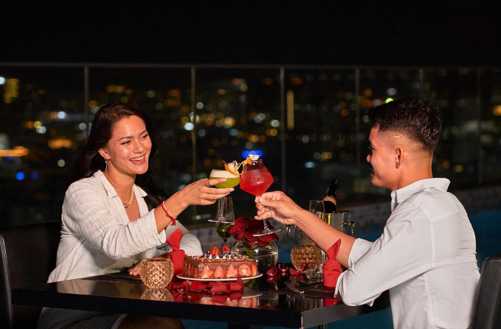 Luxcity Hotel & Apartment Phnom Penh Esterno foto