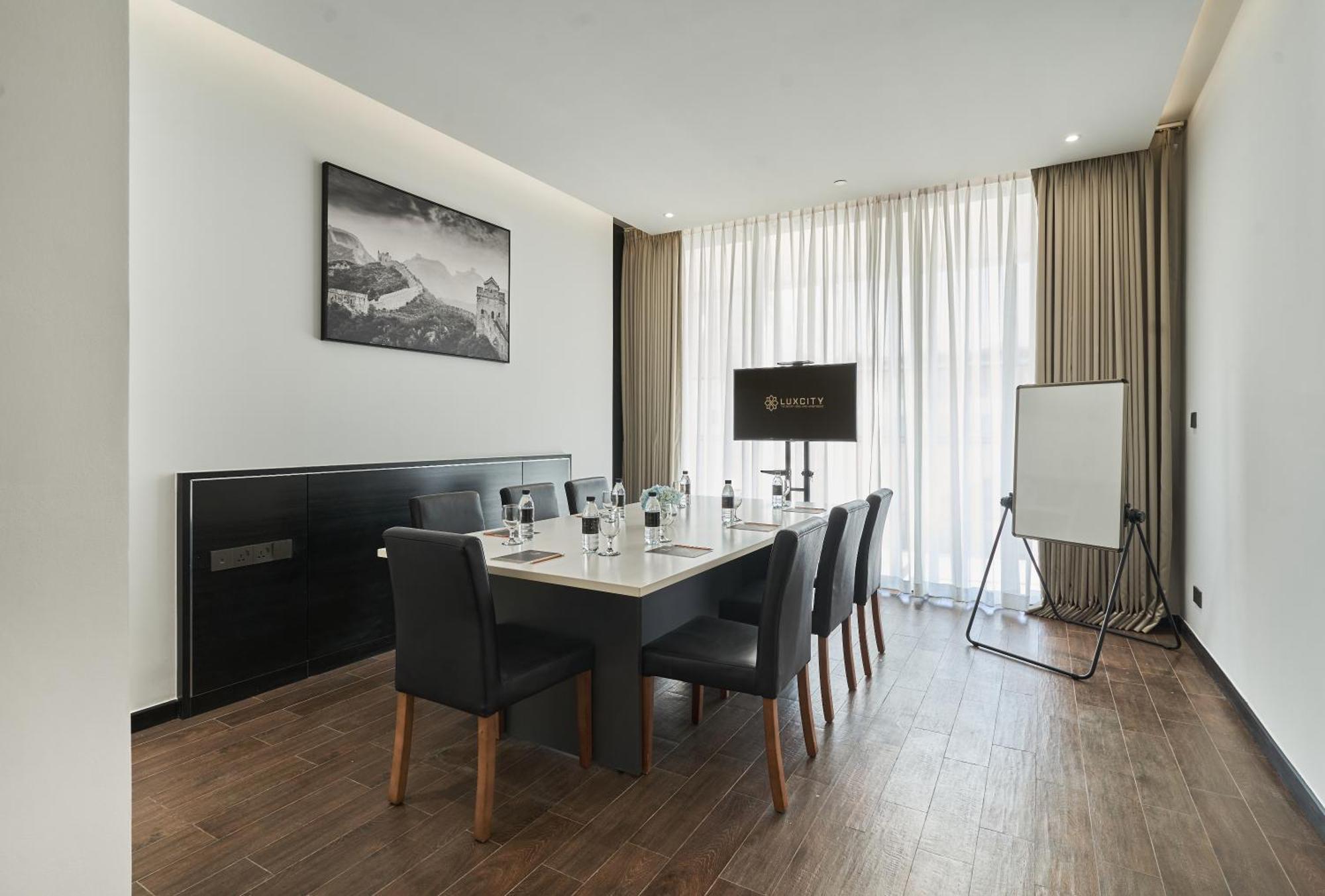 Luxcity Hotel & Apartment Phnom Penh Esterno foto
