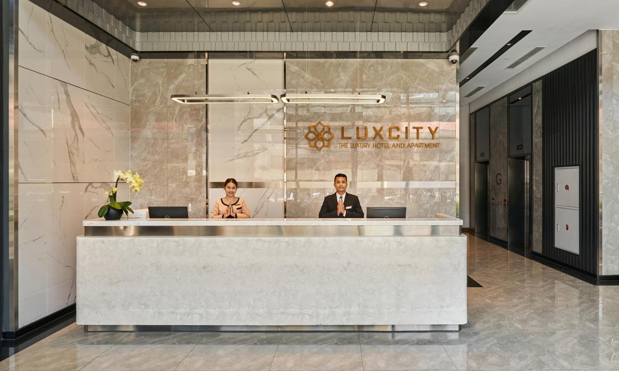 Luxcity Hotel & Apartment Phnom Penh Esterno foto
