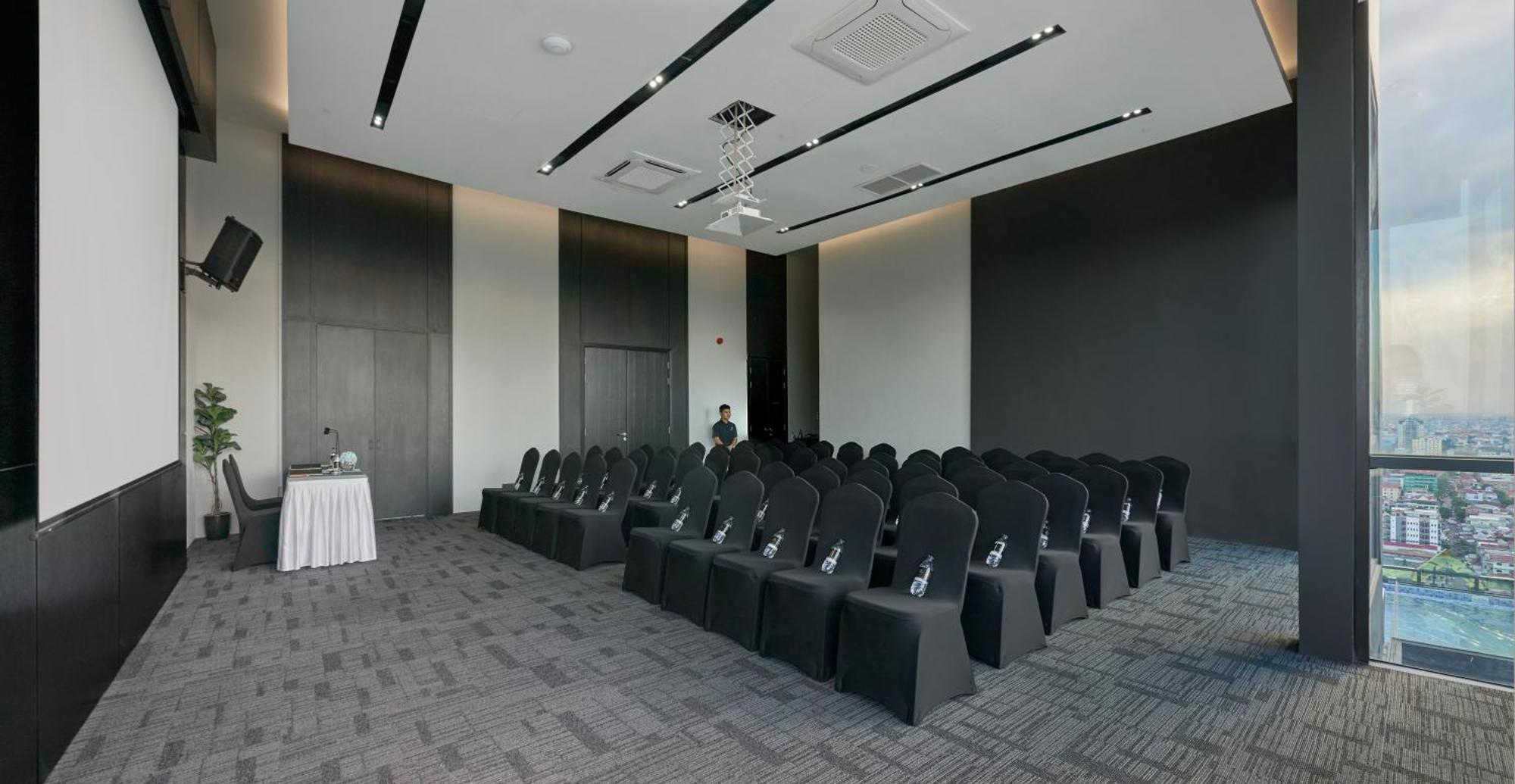 Luxcity Hotel & Apartment Phnom Penh Esterno foto