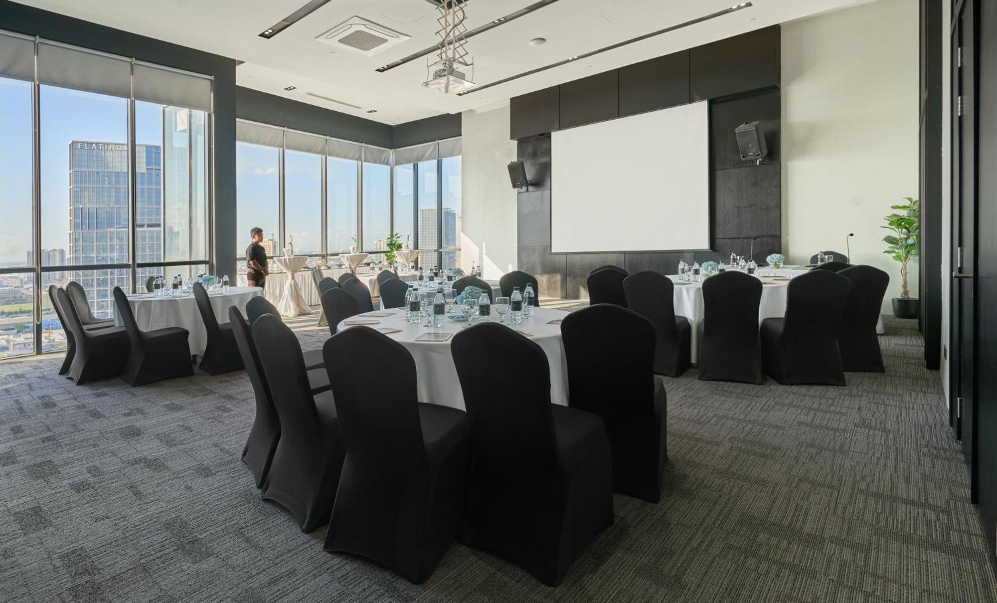 Luxcity Hotel & Apartment Phnom Penh Esterno foto