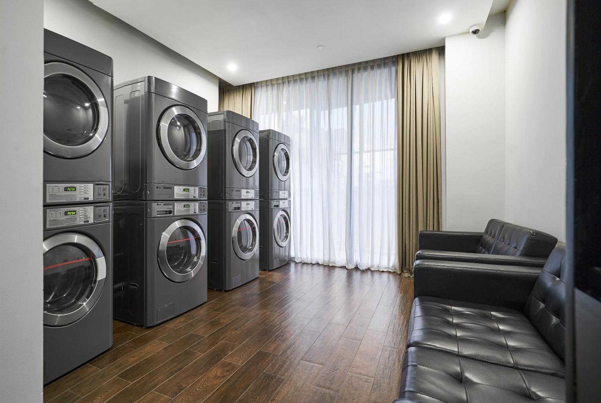 Luxcity Hotel & Apartment Phnom Penh Esterno foto