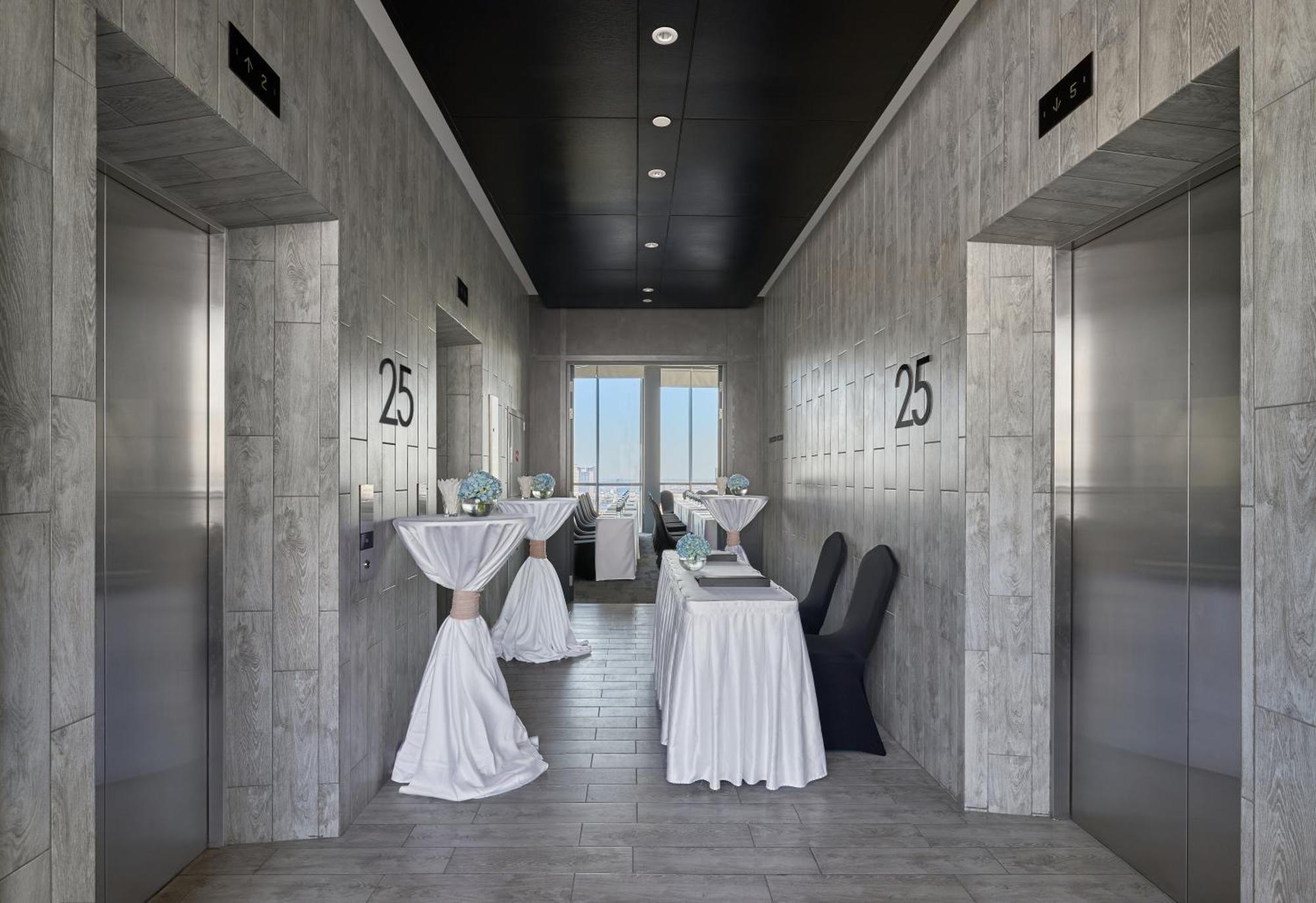 Luxcity Hotel & Apartment Phnom Penh Esterno foto