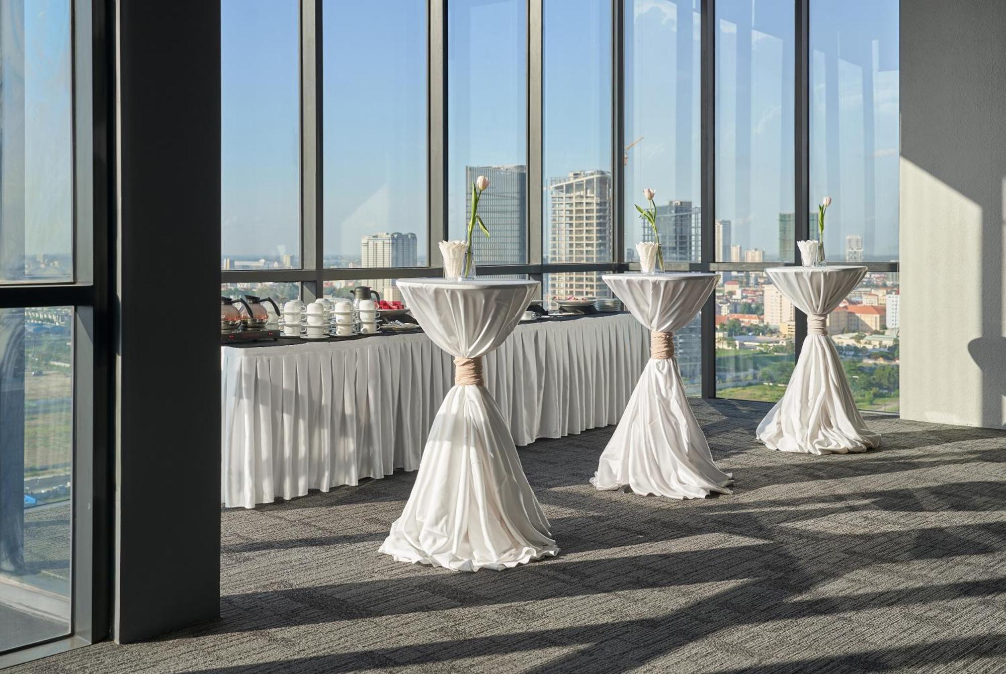 Luxcity Hotel & Apartment Phnom Penh Esterno foto