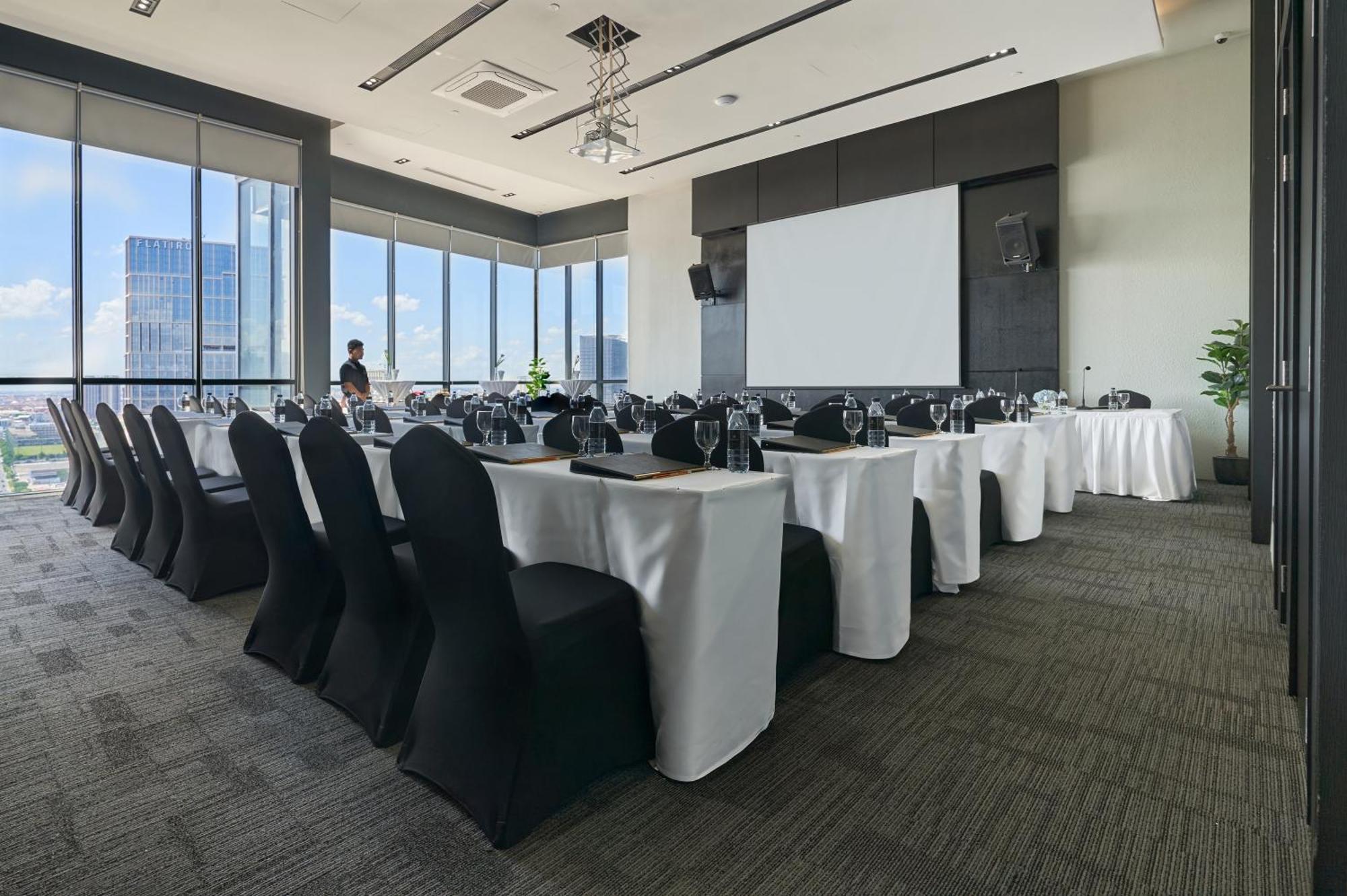 Luxcity Hotel & Apartment Phnom Penh Esterno foto