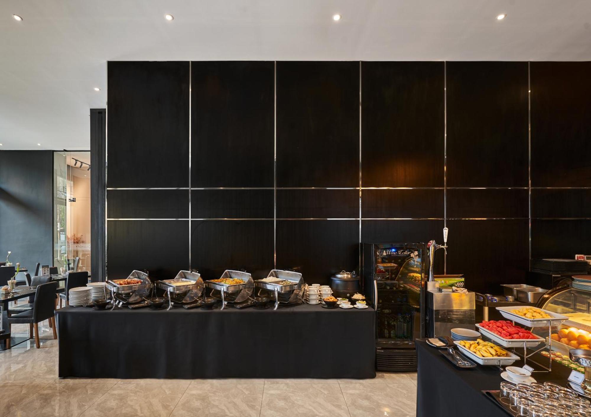 Luxcity Hotel & Apartment Phnom Penh Esterno foto