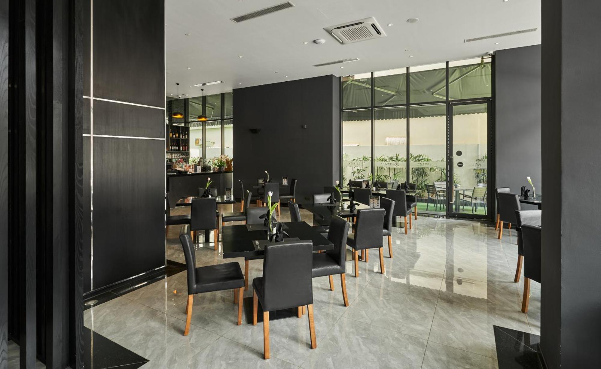 Luxcity Hotel & Apartment Phnom Penh Esterno foto