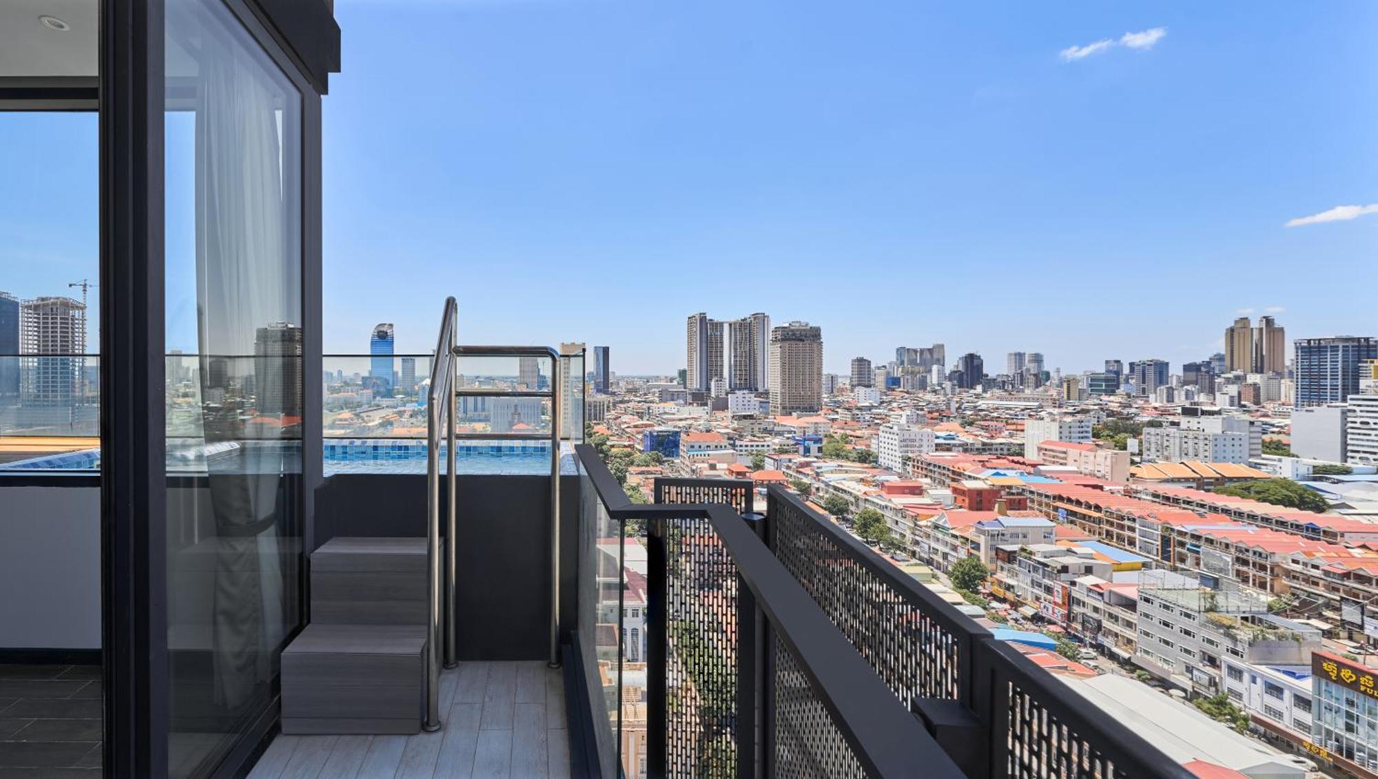 Luxcity Hotel & Apartment Phnom Penh Esterno foto