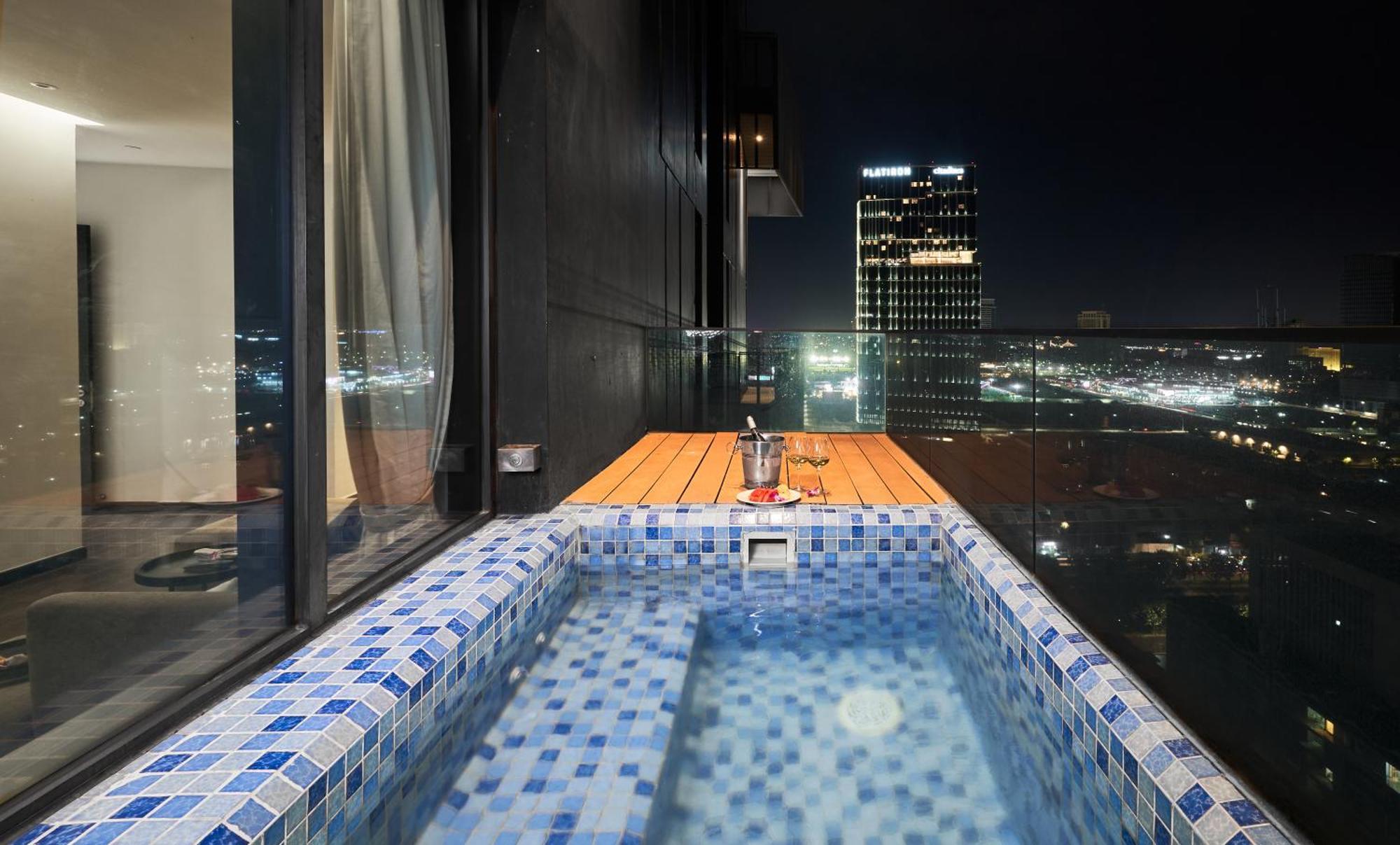 Luxcity Hotel & Apartment Phnom Penh Esterno foto