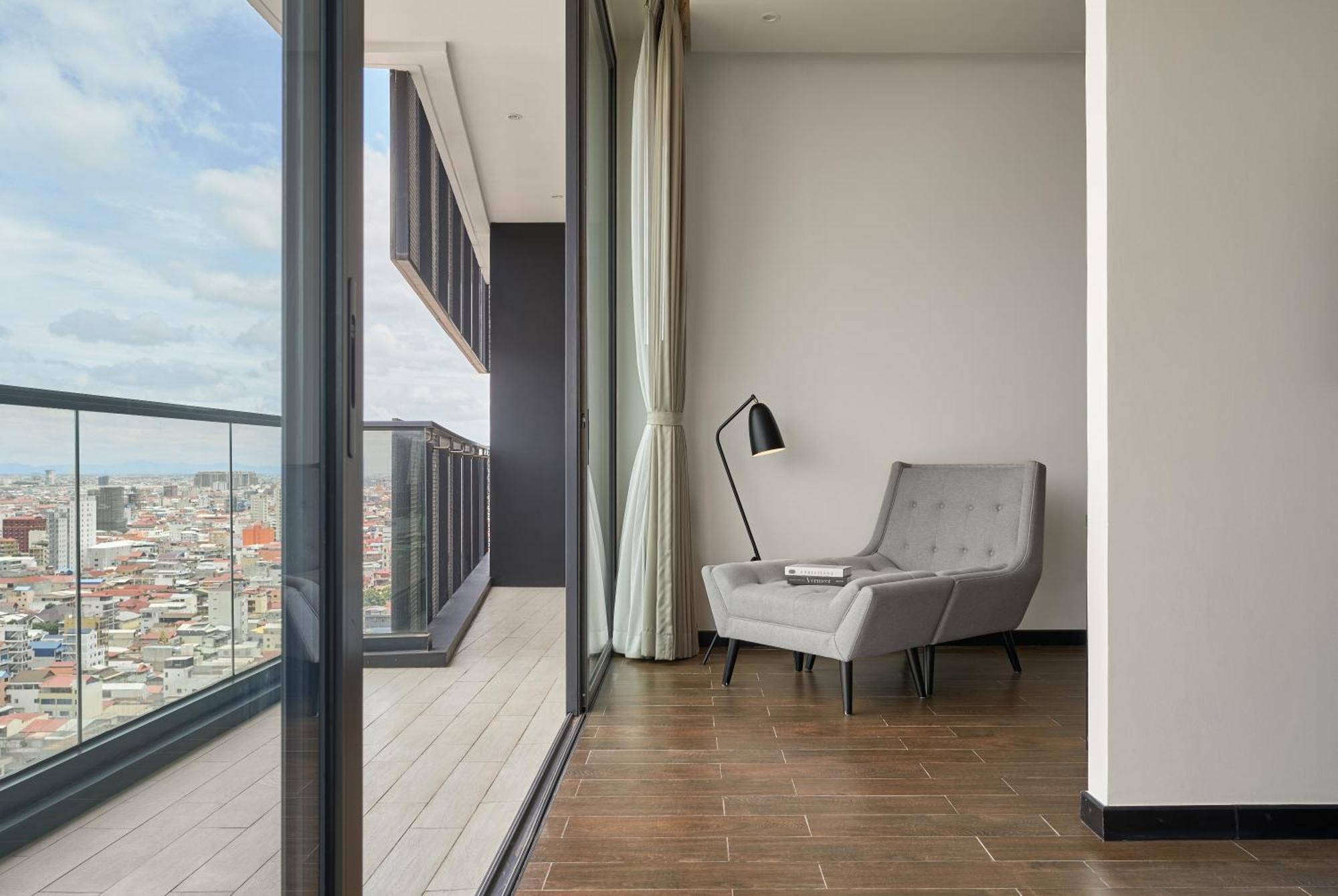 Luxcity Hotel & Apartment Phnom Penh Esterno foto