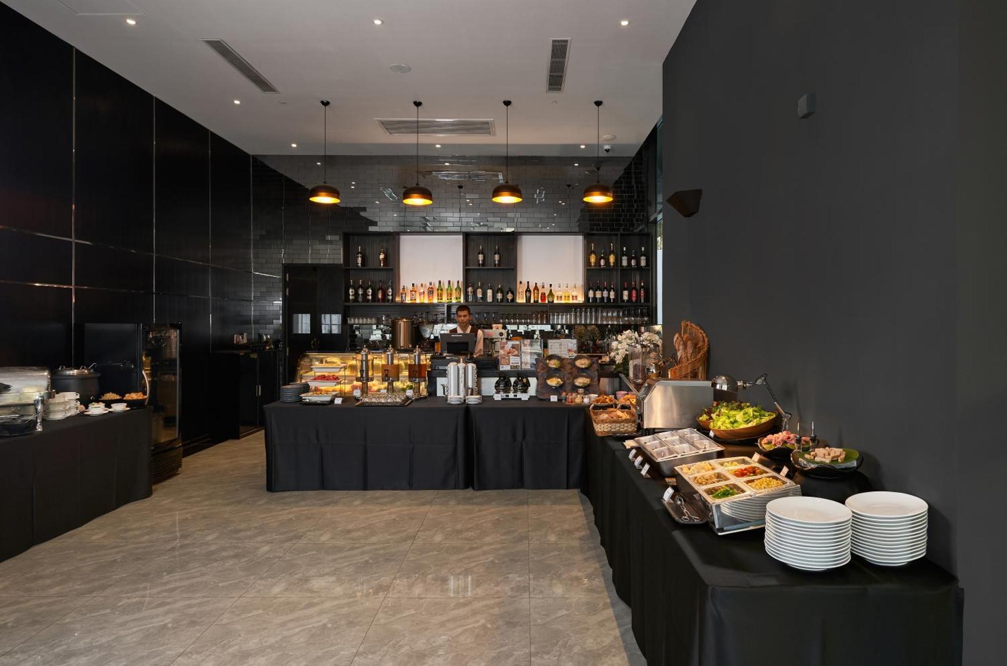 Luxcity Hotel & Apartment Phnom Penh Esterno foto
