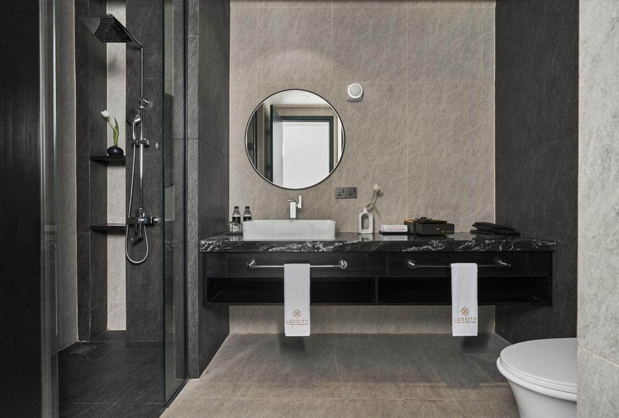 Luxcity Hotel & Apartment Phnom Penh Esterno foto