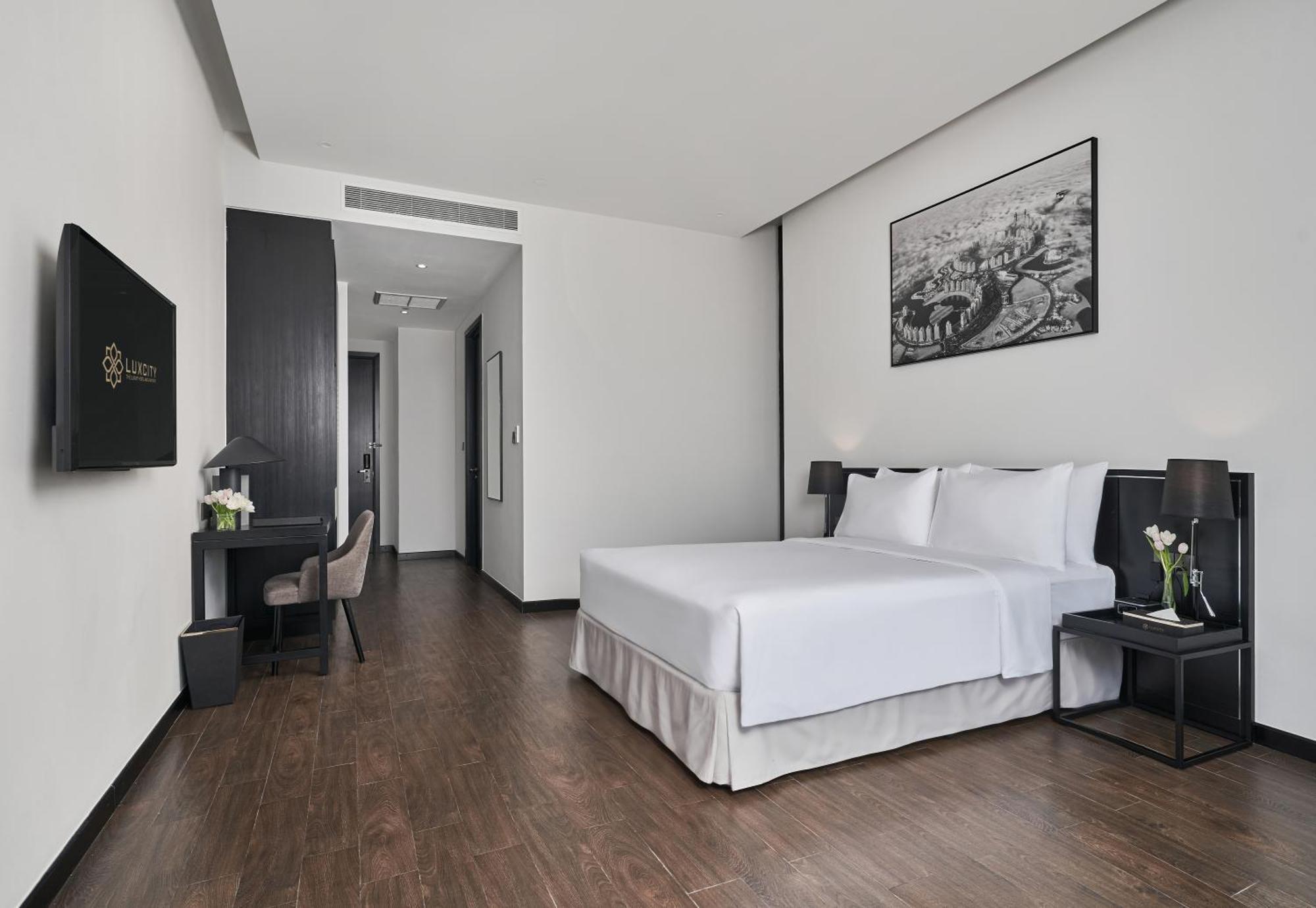 Luxcity Hotel & Apartment Phnom Penh Esterno foto