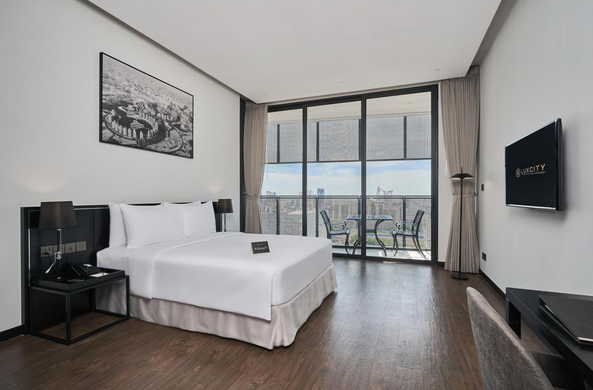 Luxcity Hotel & Apartment Phnom Penh Esterno foto
