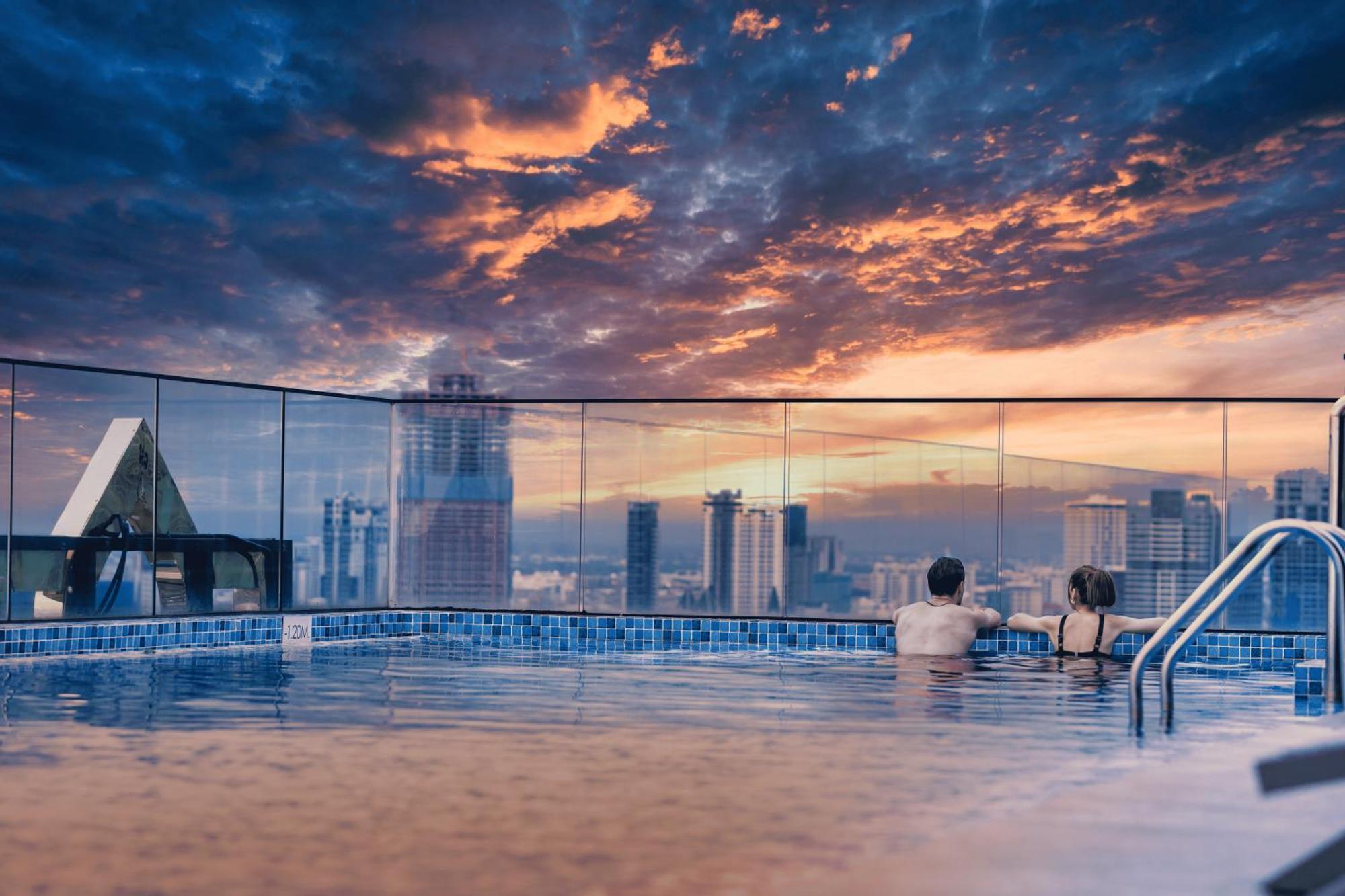 Luxcity Hotel & Apartment Phnom Penh Esterno foto